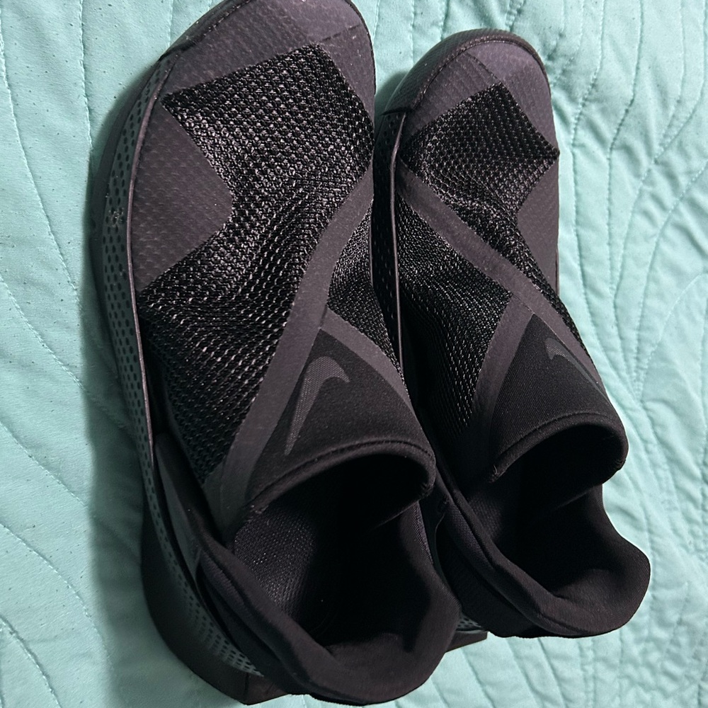 Nike Go FlyEase Triple Black DR5540-006 New